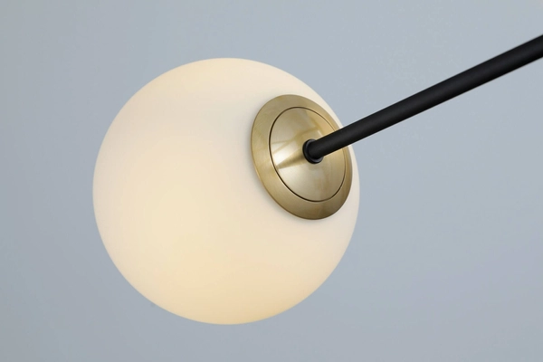 Modernistyczna lampa wisząca Oviedo szklane kule złota biała