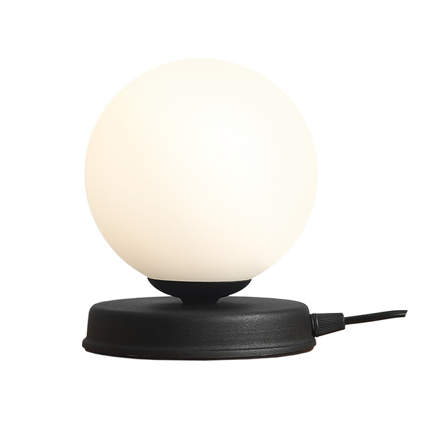 Czarna lampa stołowa Ball 1076B1_S Aldex kulista na szafkę nocną loftowa