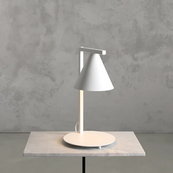 Stołowa lampka na komodę FORM 1108B metalowa z wtyczką biała