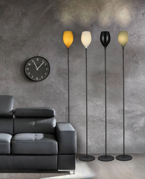 Szklana lampa podłogowa Izza stojąca zielona czarna