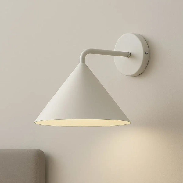 Minimalistyczna ścienna lampa Capital MLP2479 stożek biały