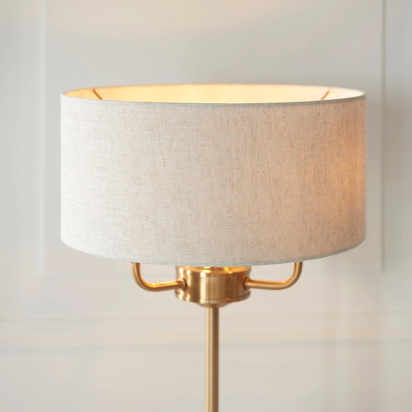 Stołowa lampka z abażurem Highclere 110721 mosiądz beżowy