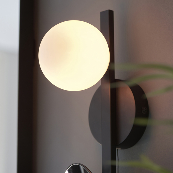Łazienkowy kinkiet kula L&-196729 Light& z lustrem IP44 czarny