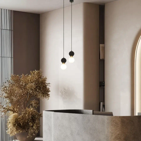 Marmurowa wisząca lampa 23241 kula biała mosiądz czarny