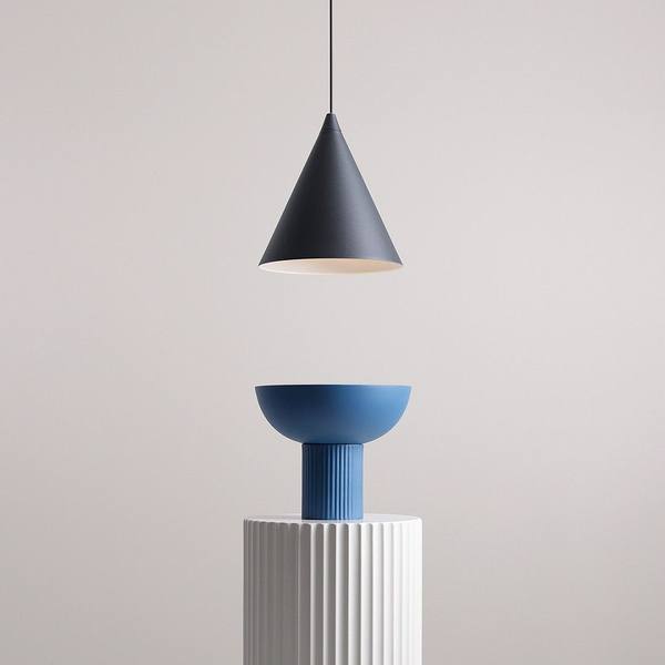 Minimalistyczna lampa wisząca Form 1108G1 Aldex stożek czarny