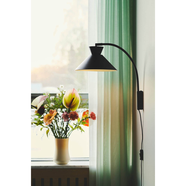 Regulowana lampa ścienna z włącznikiem DIAL 2213371003 czarny