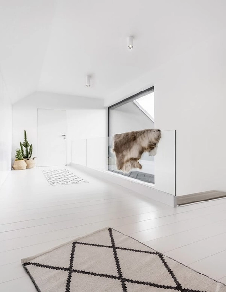 Biała lampa sufitowa CARTANAL LE61432 minimalistyczna