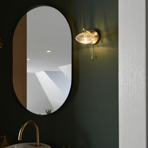 Lampa ścienna z włącznikiem L&-197182 Light& szklana IP44 mosiądz