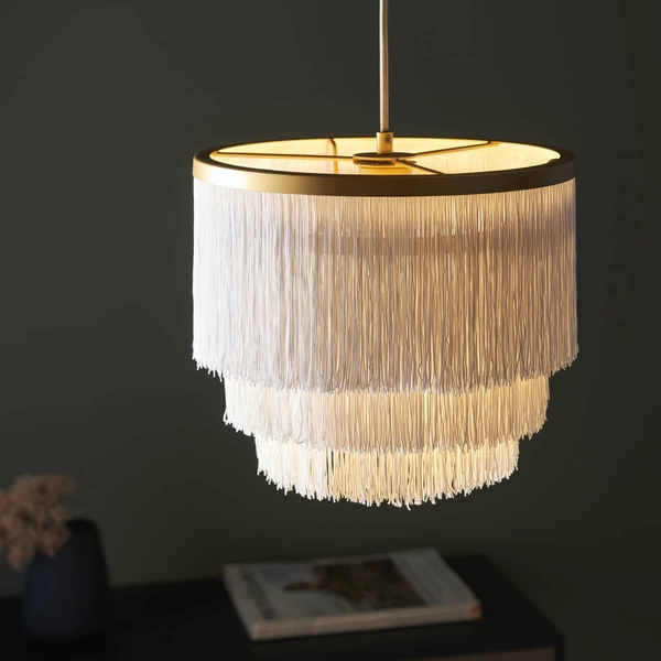 Wisząca lampa boho L&-191551 Light& tkaninowa frędzle białe mosiądz