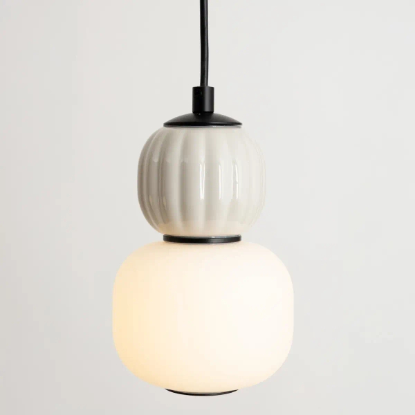 Zwisająca szklana lampa Modern P0624 LED 5W 3000K do salonu jasno szary OUTLET
