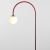 Zaokrąglona podłogowa lampa Una 1116A15 mleczna kula czerwony