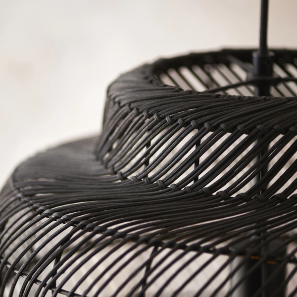 Zwisowa lampa rattanowa L&-198474 Light& do salonu boho czarna