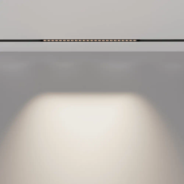 Podłużna lampa do systemu szyn magnetycznych TR031-4-24WTW-DD2-B czarny
