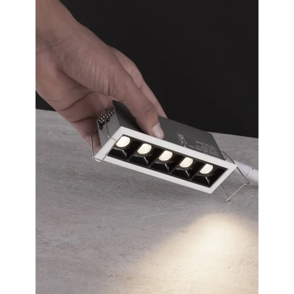 Lampa sufitowa wpustowa BETARRO LE65128 LED 10W 3000K biała czarna