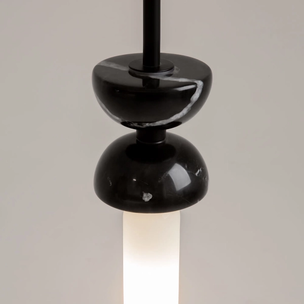Wisząca lampa Kioto MOD178PL-01B marmurowa czarna biała