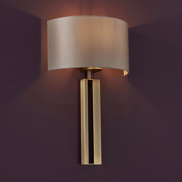 Ścienna lampa hampton L&-195452 Light& z abażurem ecru mosiądz OUTLET