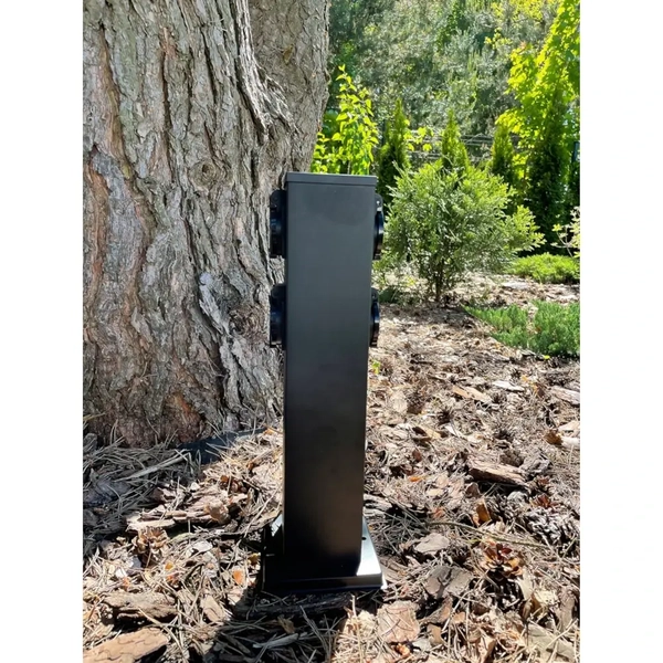 Metalowy słupek zewnętrzny Nesto 8318 SuperLED z gniazdkami IP44 czarny